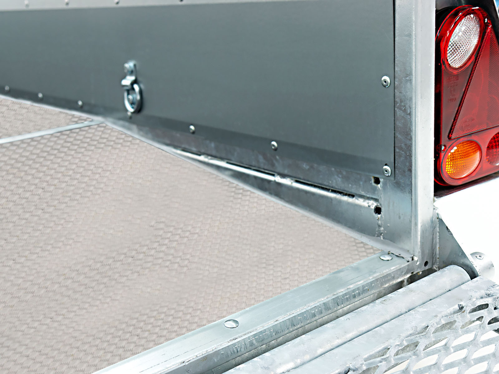 Variant Baumaschinenanhänger Maxi Load 180×400 3,5t | Rampe | Aluboden | Beavertail-Neu – Bild 3