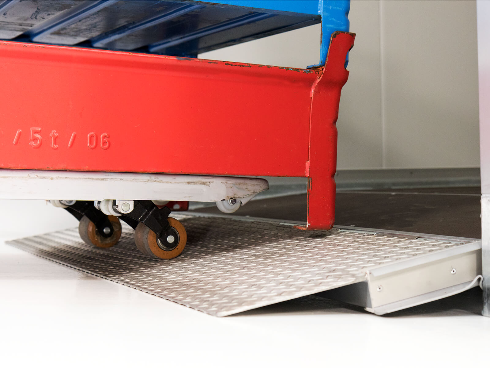 Vezeko Koffer-Absenkanhänger 157x268cm Höhe: 164cm 1,5t | Schwarz-Neu – Bild 3