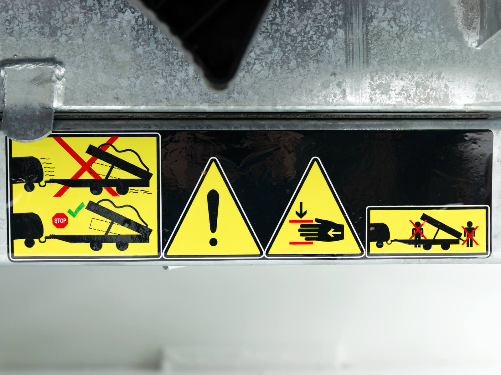 Debon Heckkipper DK 150x250cm 1,5t | E-Pumpe | Gitter-Neu – Bild 2