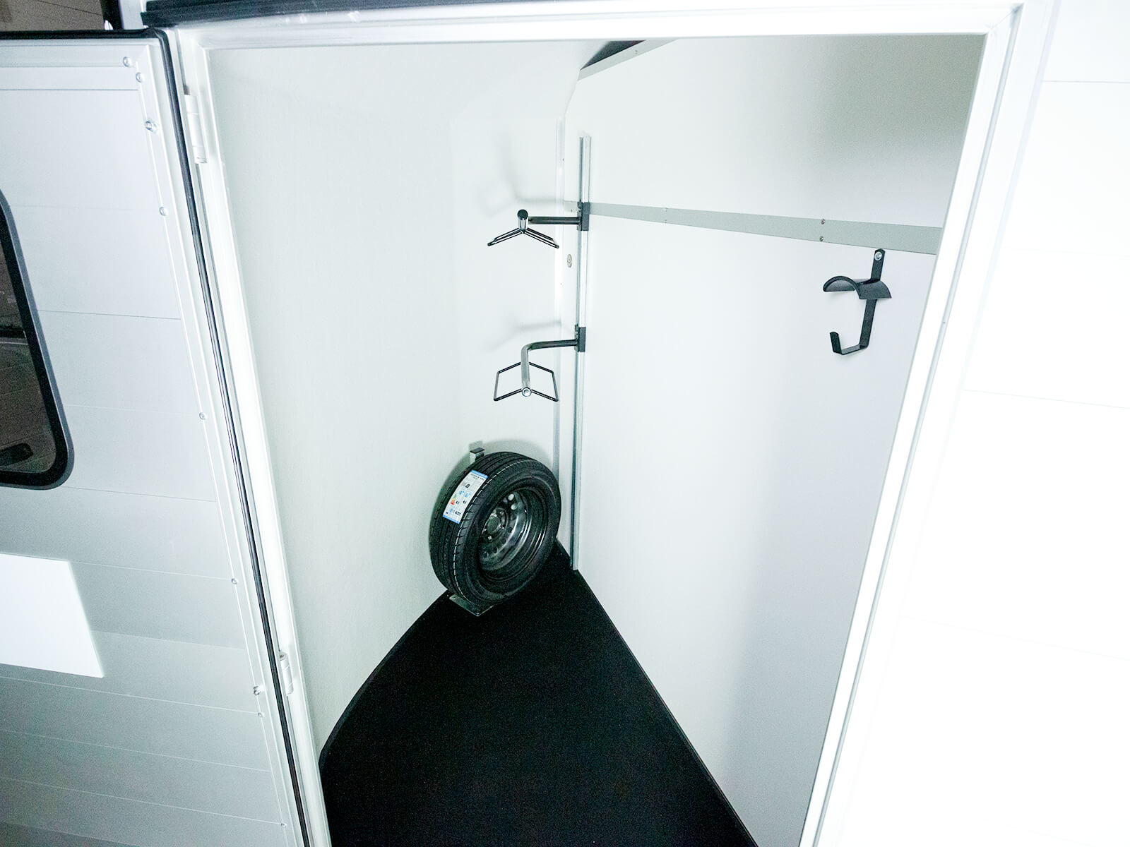 Cheval Liberte Pferdeanhänger MAXI 2 | schwarz-Neu – Bild 6