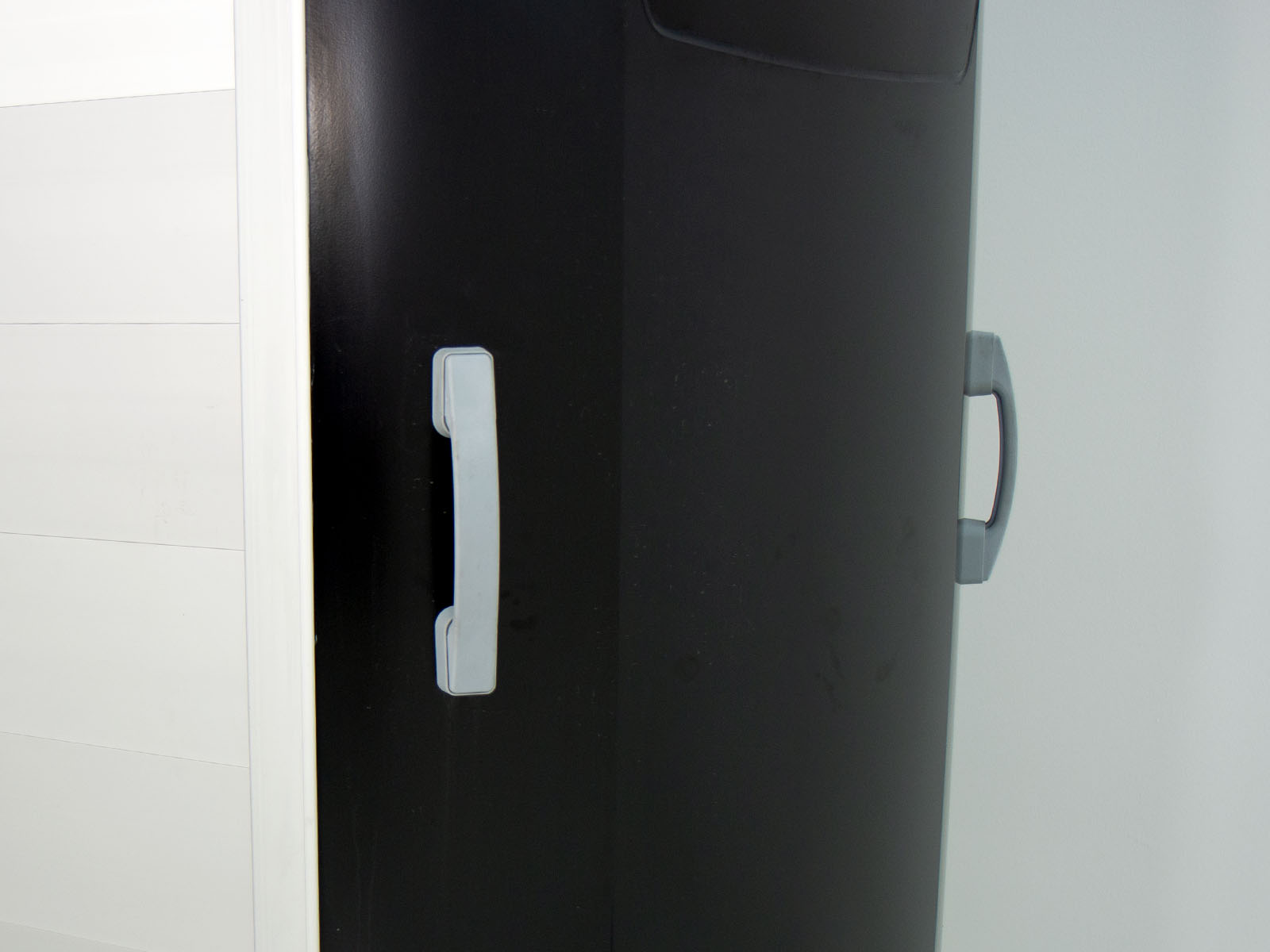 Ifor Williams Pferdeanhänger HBX 511 | Sattelkammer | Neues Modell | Schwarz-Neu – Bild 5