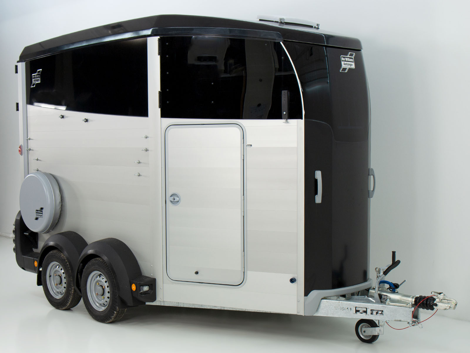 Ifor Williams Pferdeanhänger HBX 511 | Sattelkammer | Neues Modell | Schwarz-Neu
