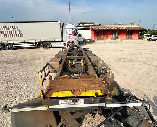 Zweiseitiger kippbarer Pneumatiktrailer (Zorzi)-Neu – Bild 3