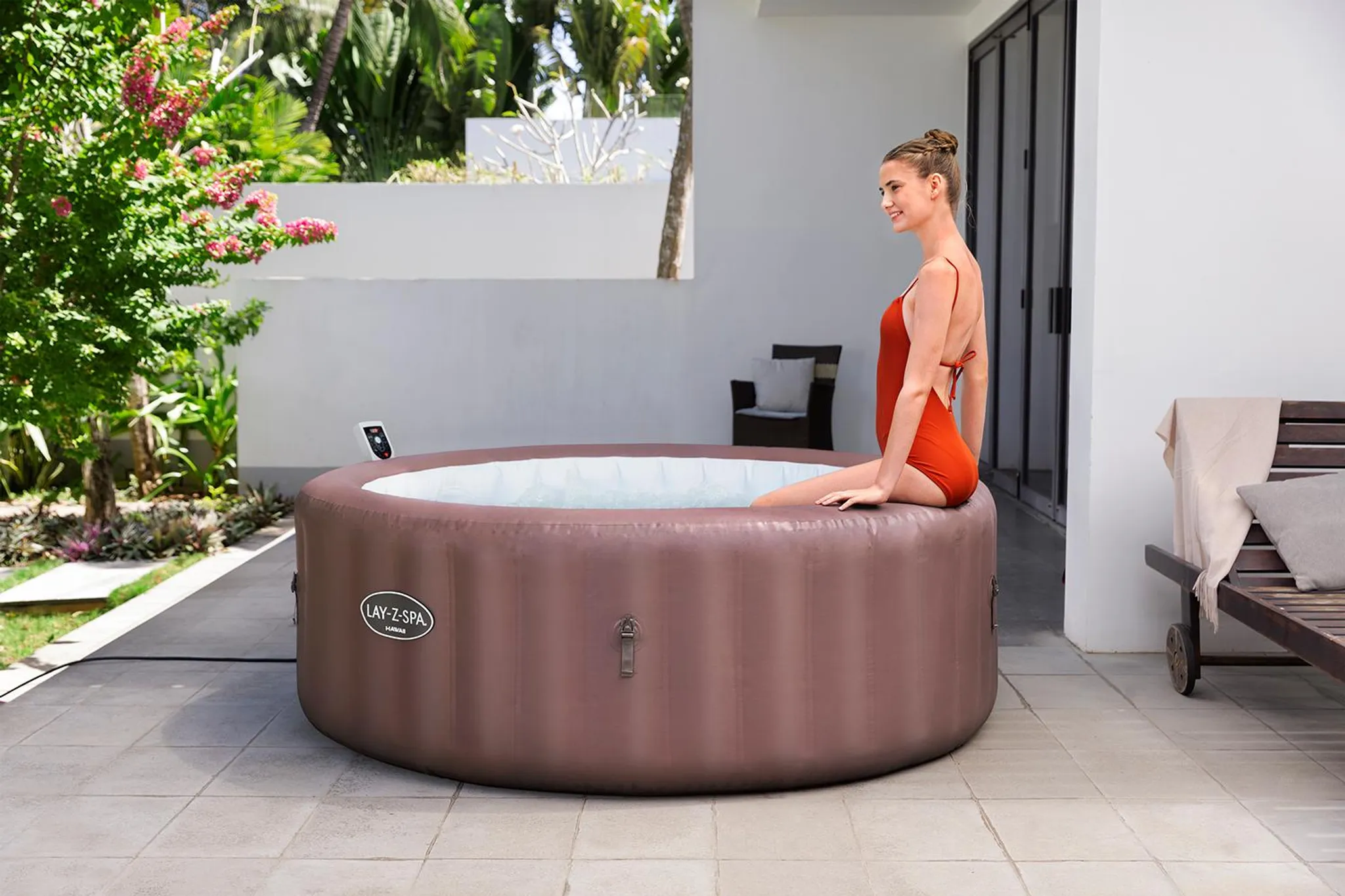 Bestway® LAY-Z-SPA® Energiespar-Whirlpool Hawaii AirJet™ mit App-Steuerung + integrierter UltraFit™ -Pumpeneinheit, für 6 Personen Ø 196 x 71 cm, Terrakotta – Bild 8