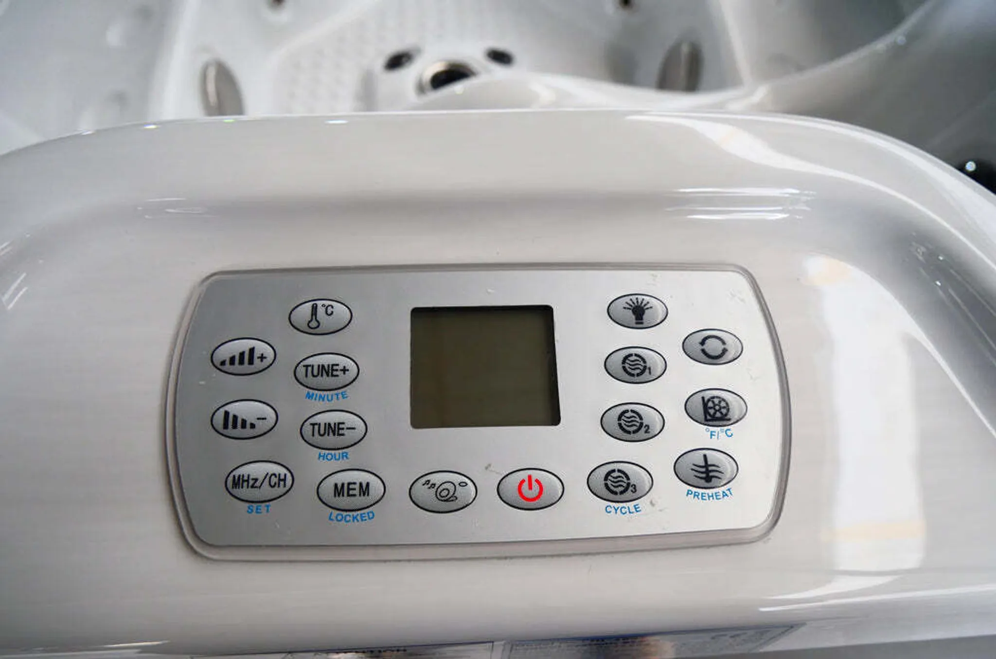 Outdoorwhirlpool Oasis Maxi Weiß inkl. Treppe und Abdeckung - 210 x 210 x 92cm – Bild 6