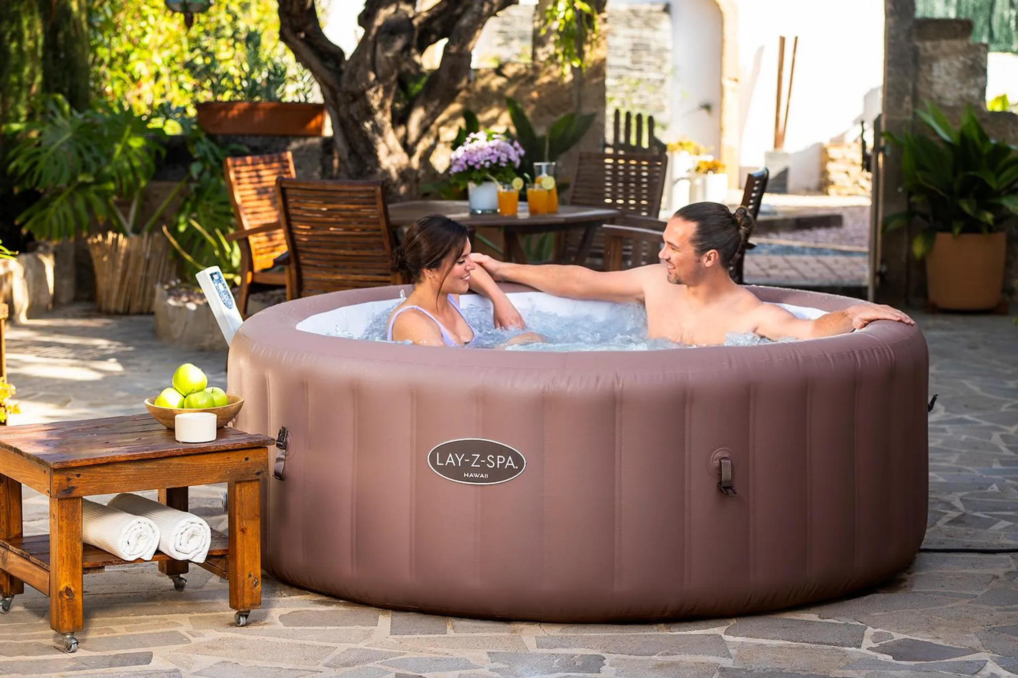 Bestway® LAY-Z-SPA® Energiespar-Whirlpool Hawaii AirJet™ mit App-Steuerung + integrierter UltraFit™ -Pumpeneinheit, für 6 Personen Ø 196 x 71 cm, Terrakotta – Bild 5