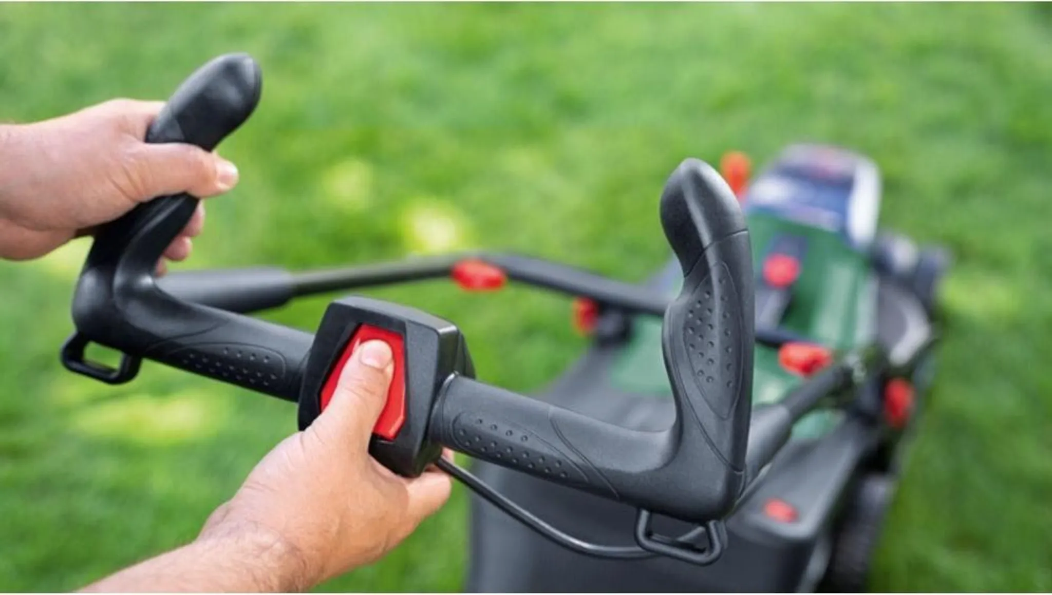 Akku-Rasenmäher UniversalRotak 2x18V-37-550, 2 x Akku PBA 18V 4.0Ah – Bild 7