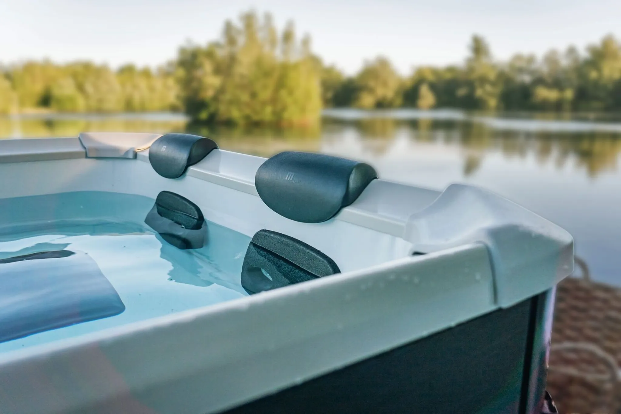 MSpa Whirlpool OSLO PLUS XXL größeres Modell 2026 inkl. LED, WiFi, UVC & OZON - 140 Luftdüsen // 8 Hydromassagedüsen - 180 x 180 x 65 cm - NEU – Bild 2