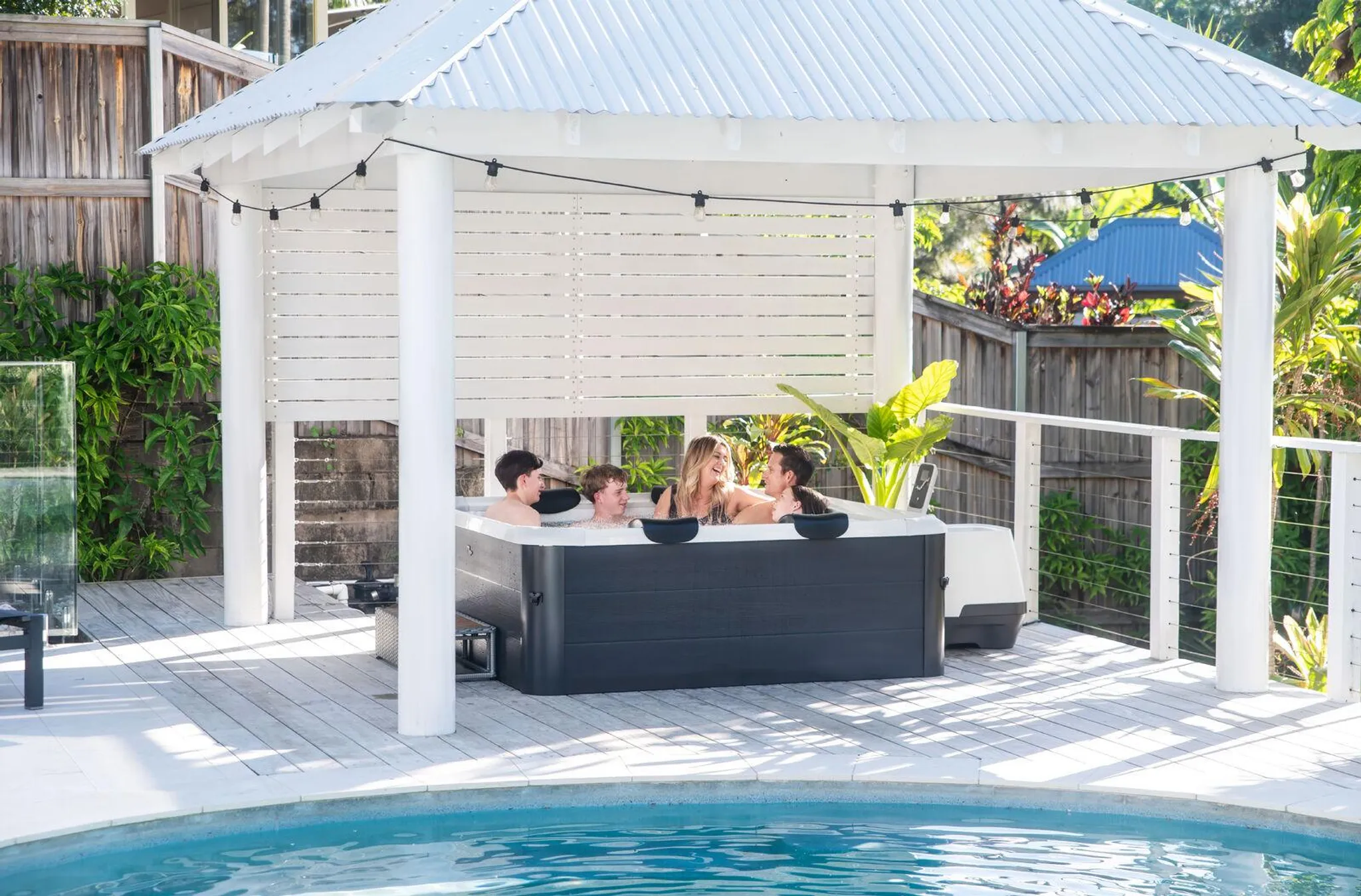 MSpa Whirlpool Frame Oslo AERO PLUS 2026 inkl. WiFi / UVC / LED / 8 Hydromassagedüsen / 140 Luftdüsen - 180 cm XXL - Outdoor Indoor Pool - Ganzjährig – Bild 9