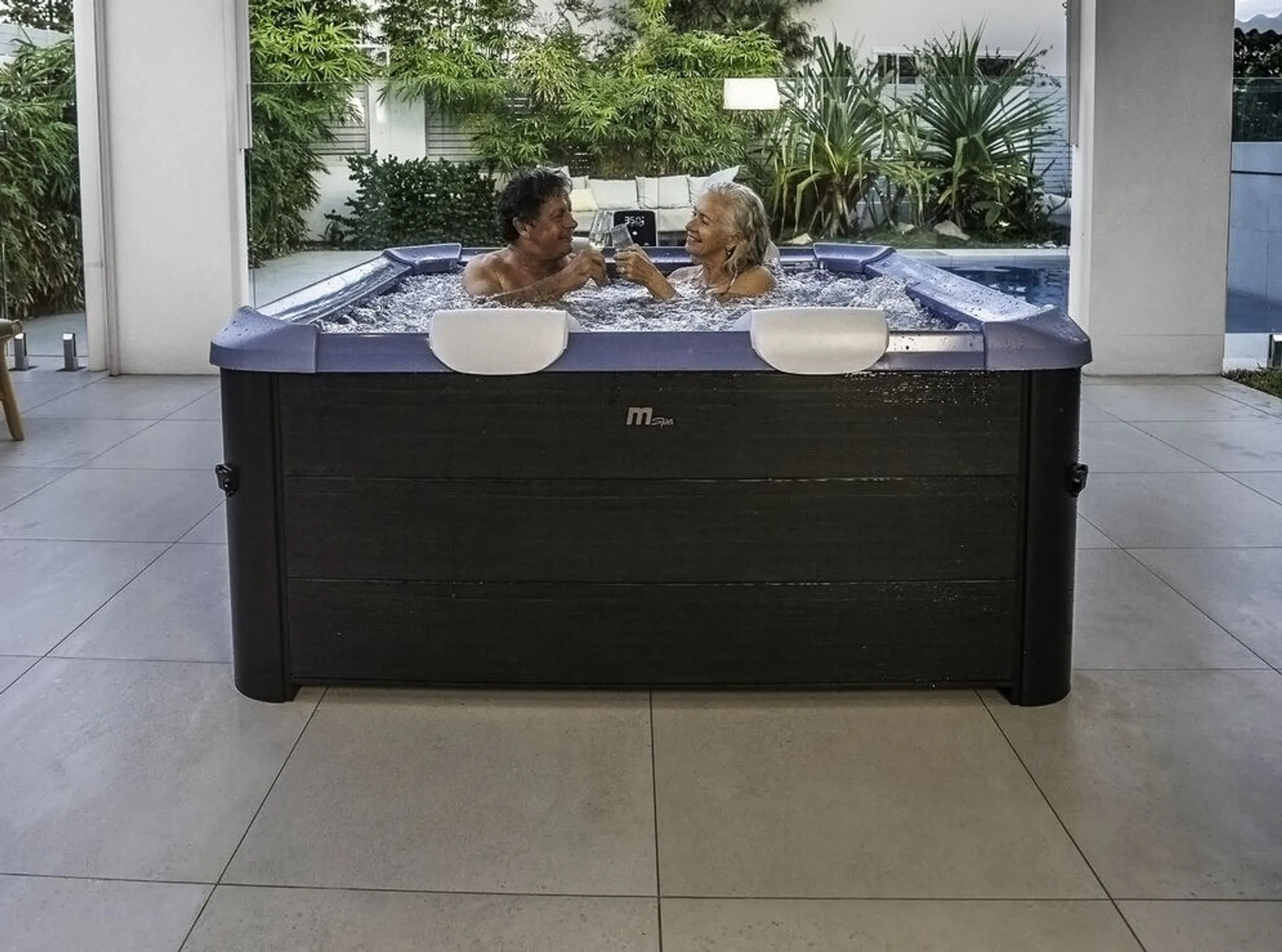 MSpa Whirlpool OSLO Sapphire NEUSTES Modell inkl. LED / WiFi / UVC / 120 Luftdüsen / 8 Hydromassagedüsen / Outdoor Pool Indoor Pool / 160x160x65 cm – Bild 5