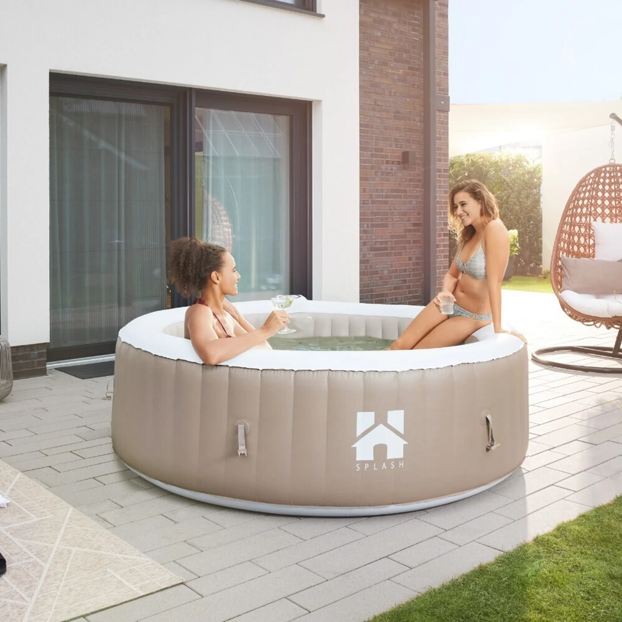 HOME DELUXE - Outdoor Whirlpool - SPLASH - Farbe: Beige - ⌀ 208 cm, Höhe 65 cm, 130 Luftdüsen - inkl. Abdeckung, Reparaturset, Filterset I Außen Whirlpool Spa für 6 Personen – Bild 3