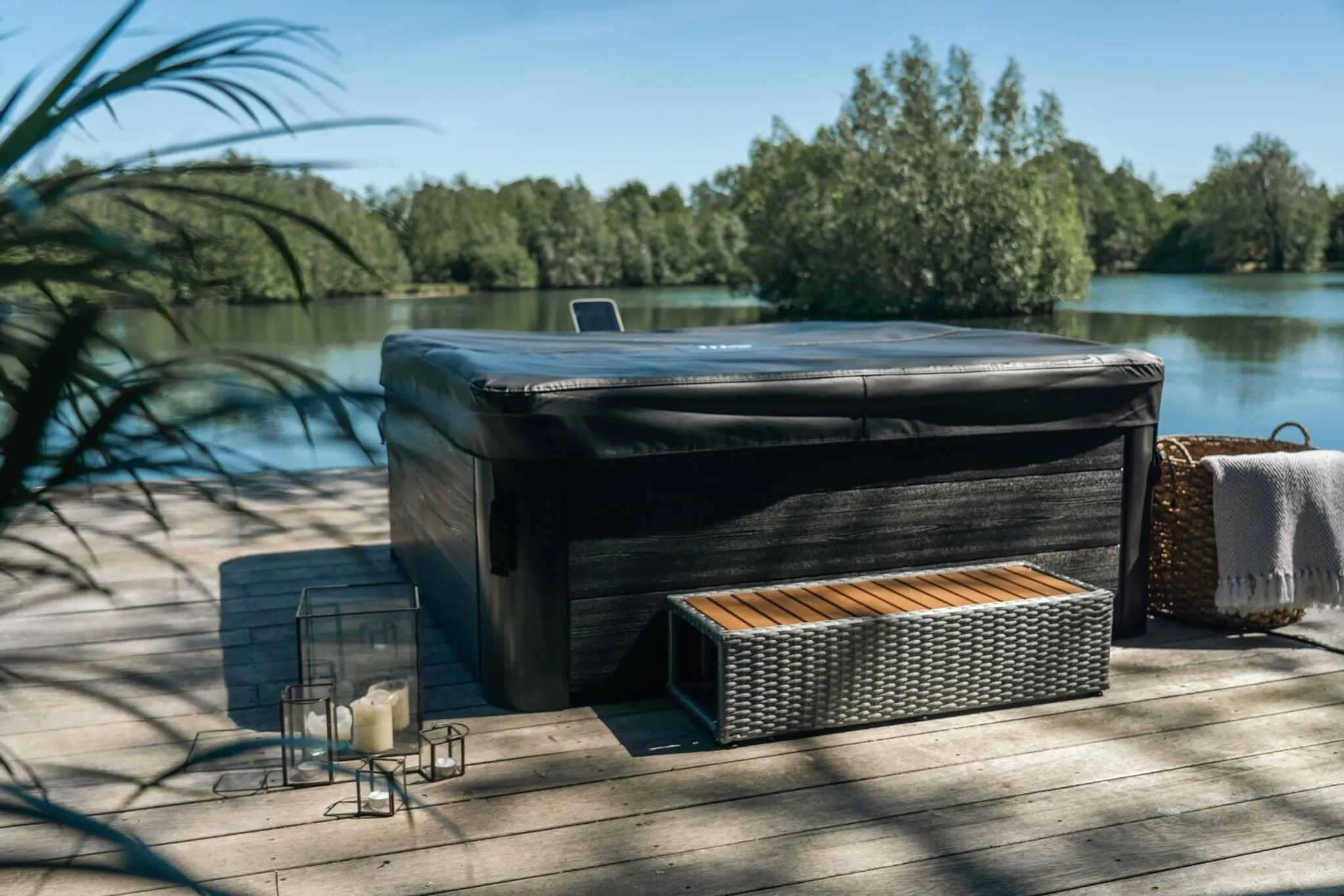 MSpa Whirlpool OSLO PLUS XXL größeres Modell 2026 inkl. LED, WiFi, UVC & OZON - 140 Luftdüsen // 8 Hydromassagedüsen - 180 x 180 x 65 cm - NEU – Bild 3