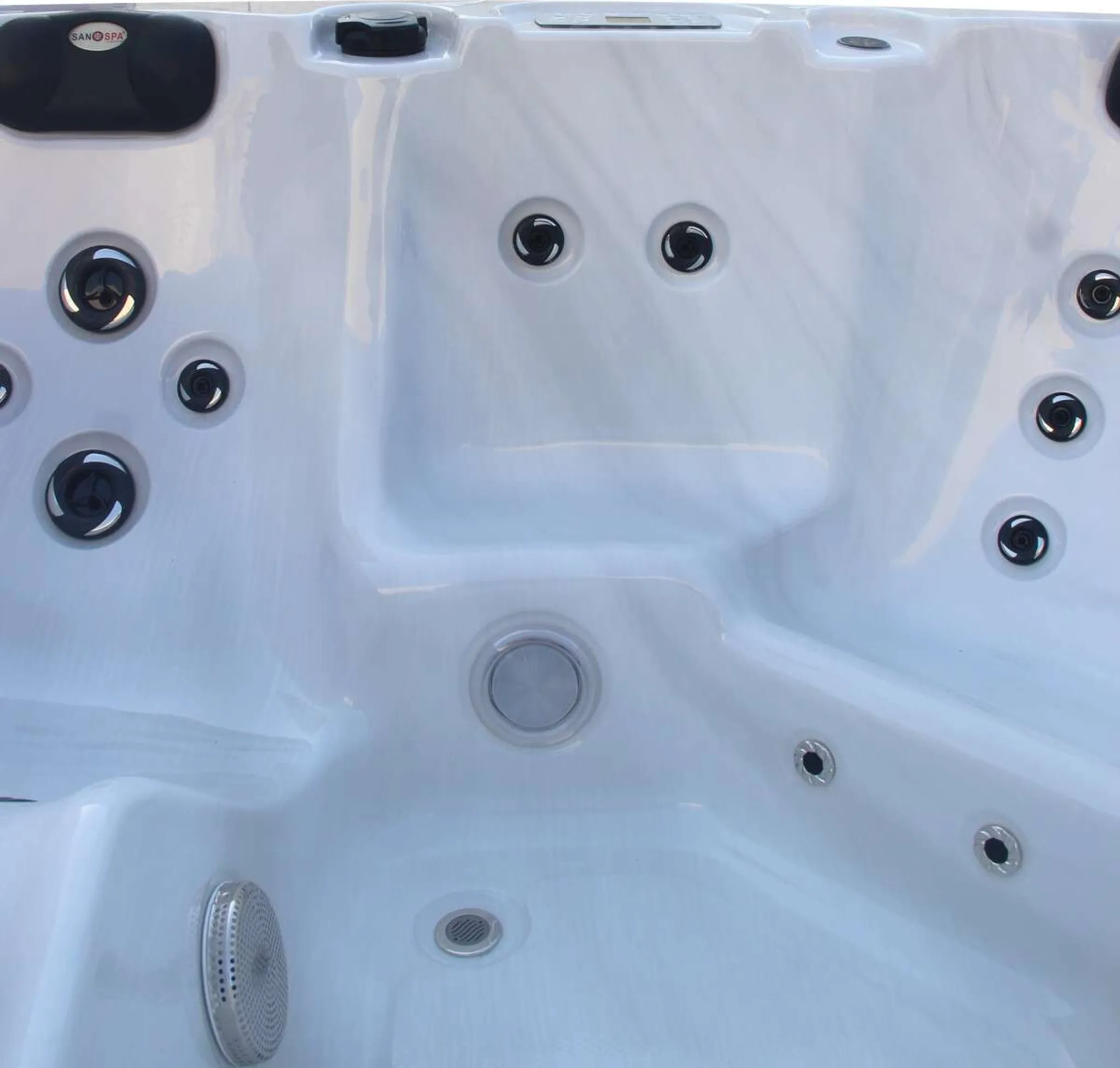 Outdoor Whirlpool Palma Weiß inkl. Abdeckung und Stiege - 190 x 190 x 86cm – Bild 5