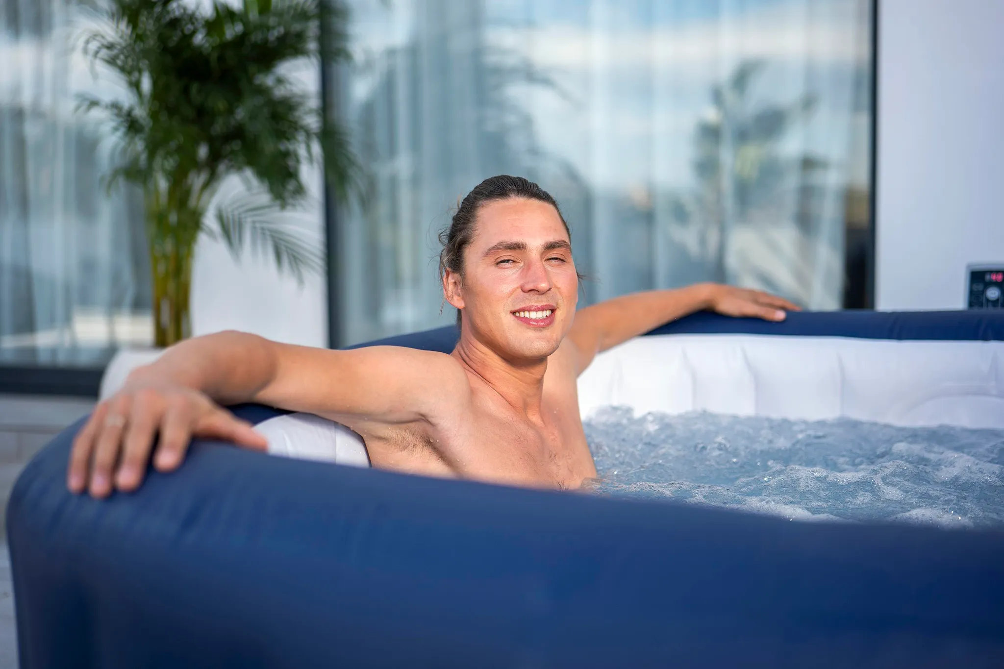 Bestway® LAY-Z-SPA® Energiespar-Whirlpool Hawaii AirJet™ mit App-Steuerung + integrierter UltraFit™ -Pumpeneinheit, für 6 Personen 180 x 180 x 71 cm, Kobaltblau – Bild 8