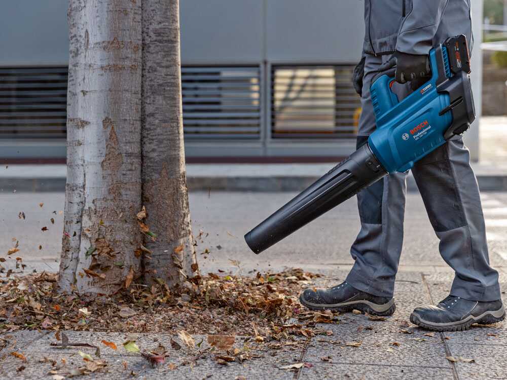 Bosch Professional GBL 18V-750 – Akku-Laubbläser – 18 V/8 Ah