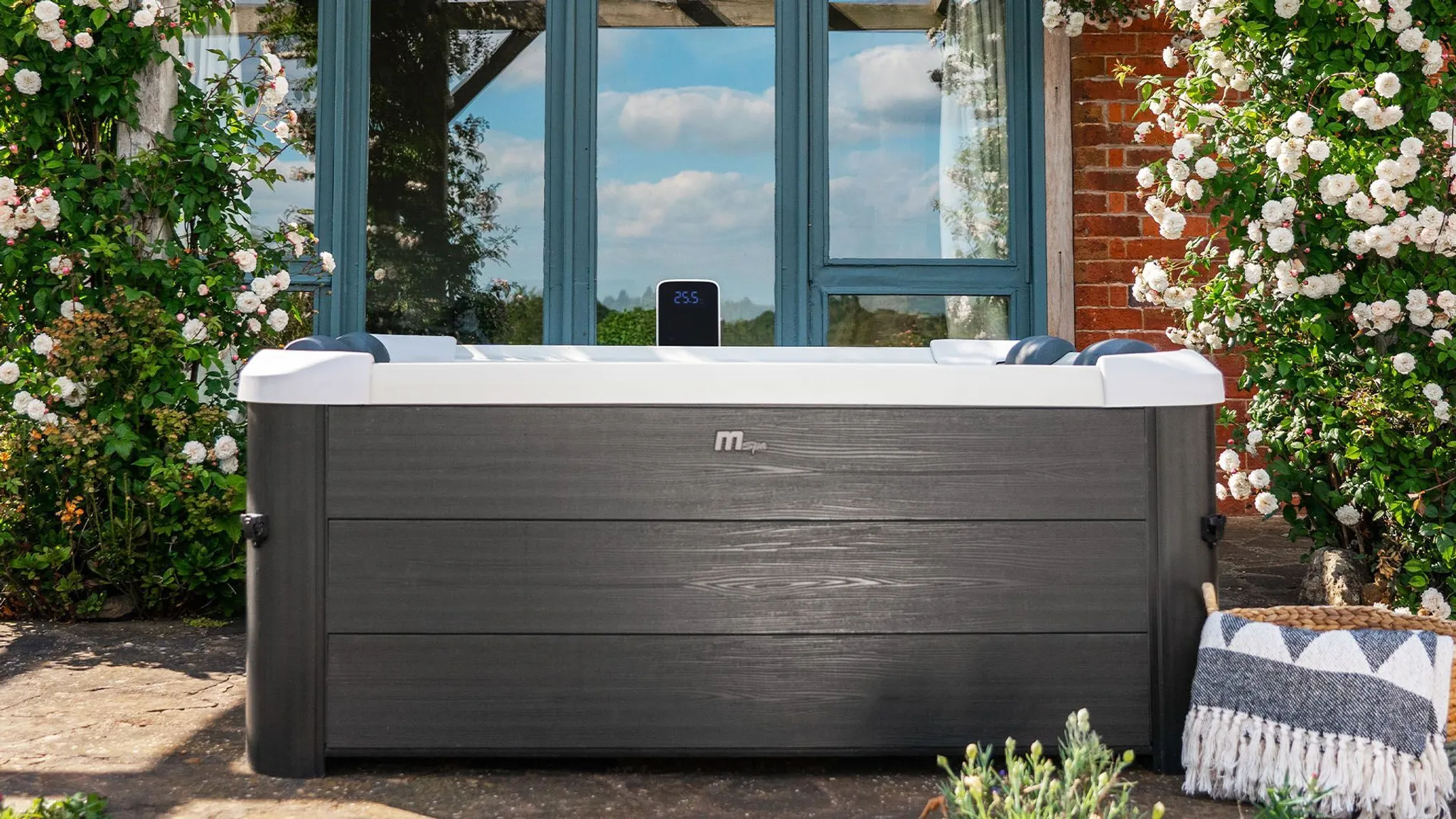 MSpa Whirlpool OSLO PLUS XXL größeres Modell 2026 inkl. LED, WiFi, UVC & OZON - 140 Luftdüsen // 8 Hydromassagedüsen - 180 x 180 x 65 cm - NEU – Bild 7