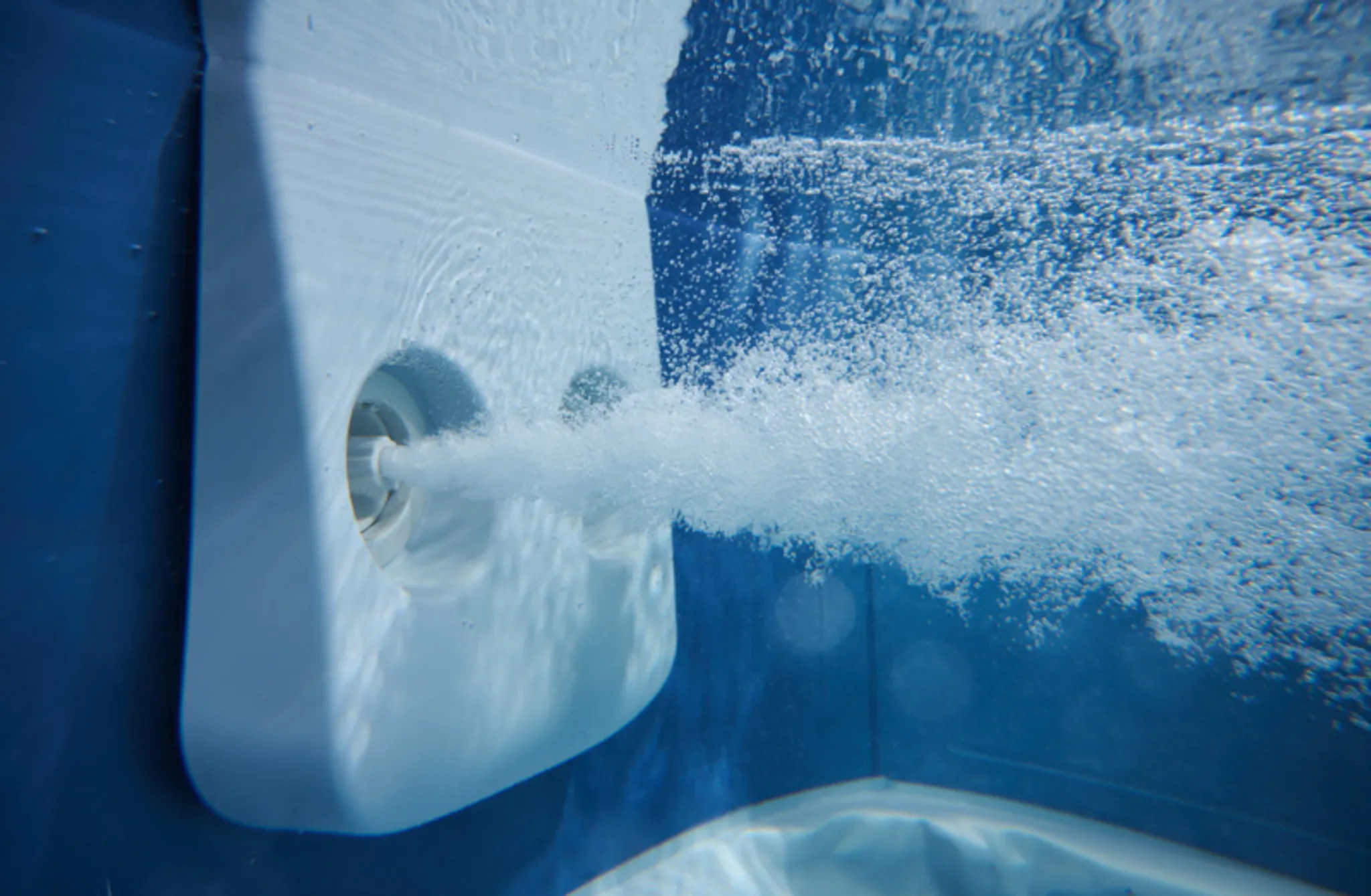 MSpa Whirlpool OSLO Sapphire NEUSTES Modell inkl. LED / WiFi / UVC / 120 Luftdüsen / 8 Hydromassagedüsen / Outdoor Pool Indoor Pool / 160x160x65 cm – Bild 10