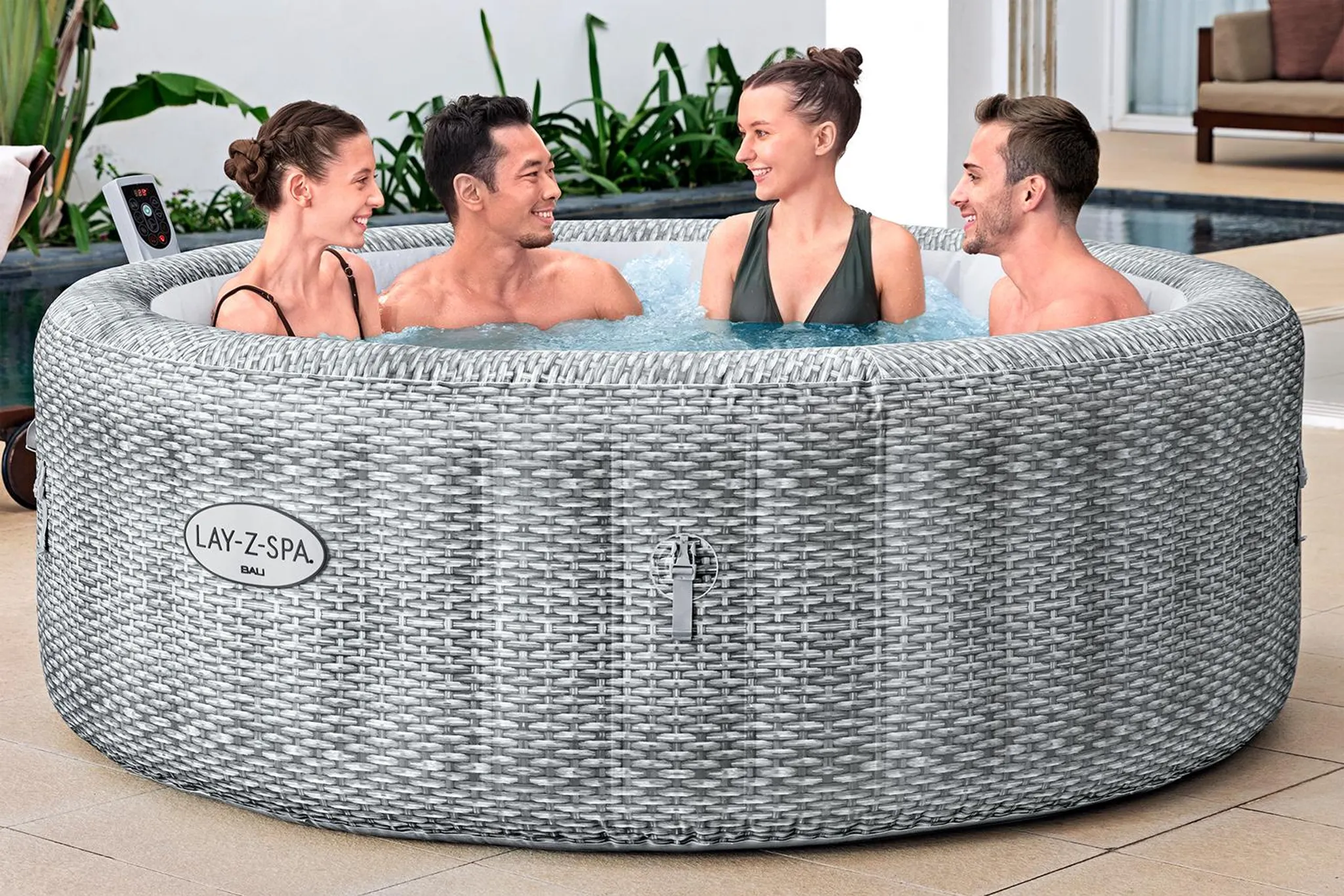 Bestway® LAY-Z-SPA® Energiespar-Whirlpool Bali AirJet™ mit App-Steuerung + integrierter UltraFit™ -Pumpeneinheit, für 6 Personen Ø 196 x 71 cm, Rattan-Optik (Lichtgrau) – Bild 5