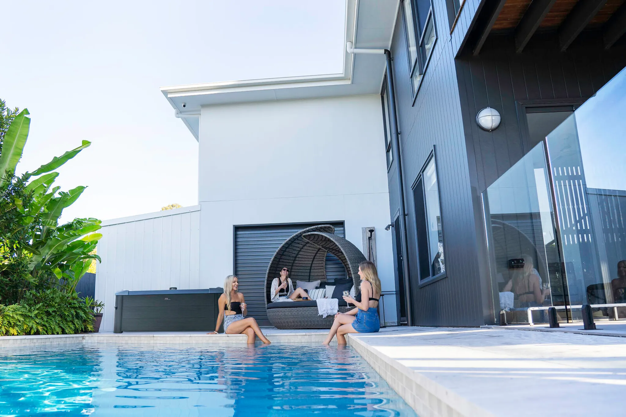 MSpa Whirlpool OSLO Sapphire NEUSTES Modell inkl. LED / WiFi / UVC / 120 Luftdüsen / 8 Hydromassagedüsen / Outdoor Pool Indoor Pool / 160x160x65 cm – Bild 7