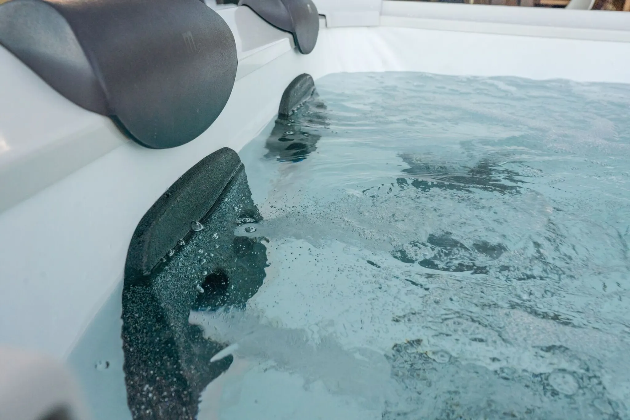 MSpa Whirlpool OSLO PLUS XXL größeres Modell 2026 inkl. LED, WiFi, UVC & OZON - 140 Luftdüsen // 8 Hydromassagedüsen - 180 x 180 x 65 cm - NEU – Bild 10