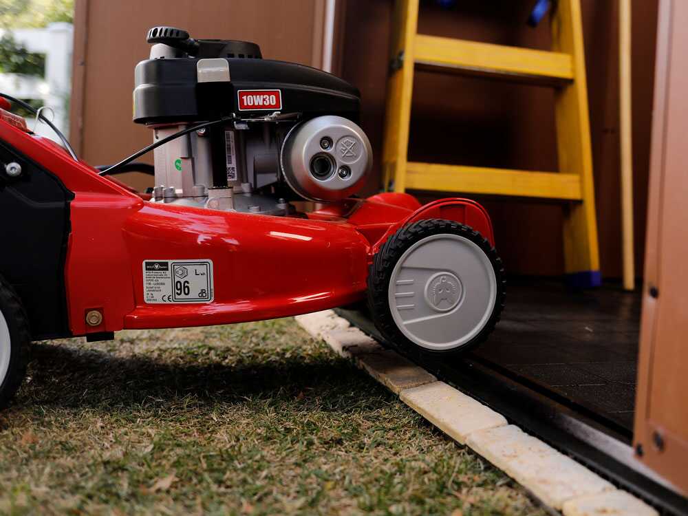 Keter Darwin braun - Gartenhaus - mit Frontfenstern - 190x122x221 cm – Bild 4